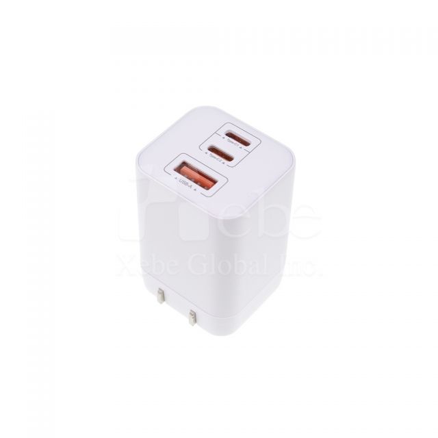 65W定制三孔USB充电器