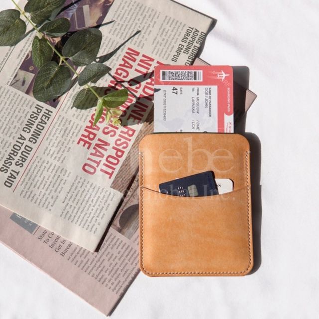 口袋型皮革护照套 