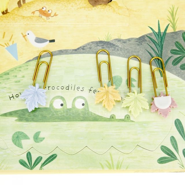 枫叶造型回形针书签