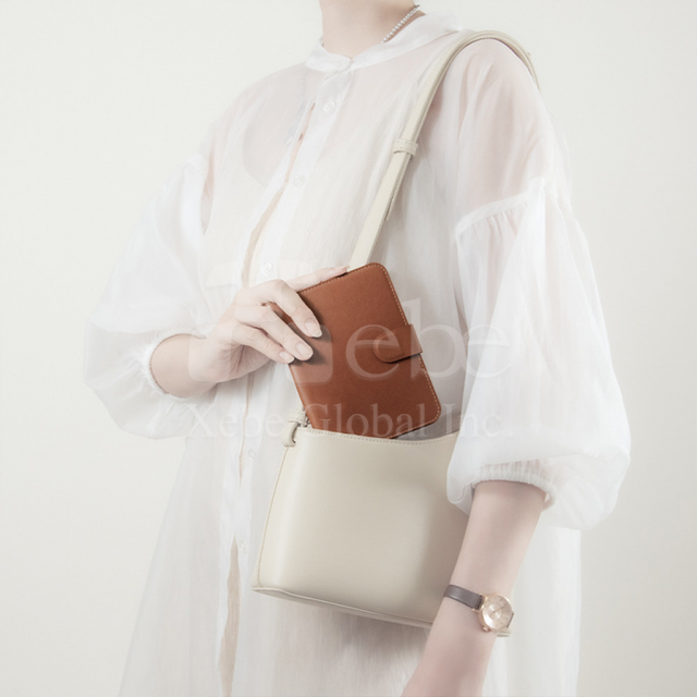 棕色皮革护照夹